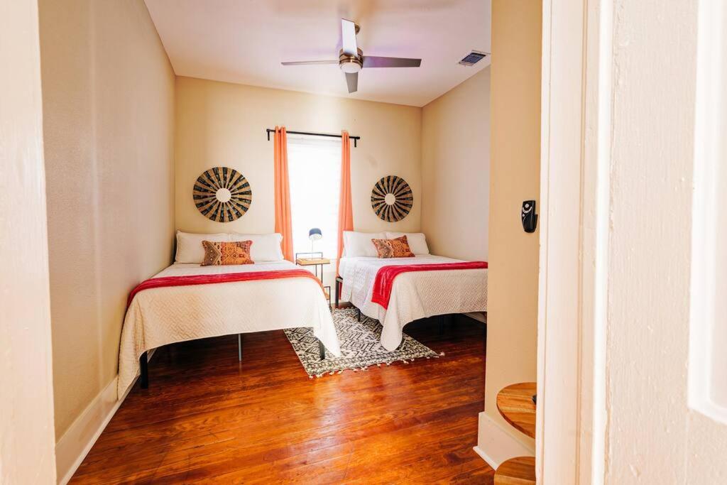 Close To Downtown San Antonio,Tx With Private Backyard And Firepit Exterior photo